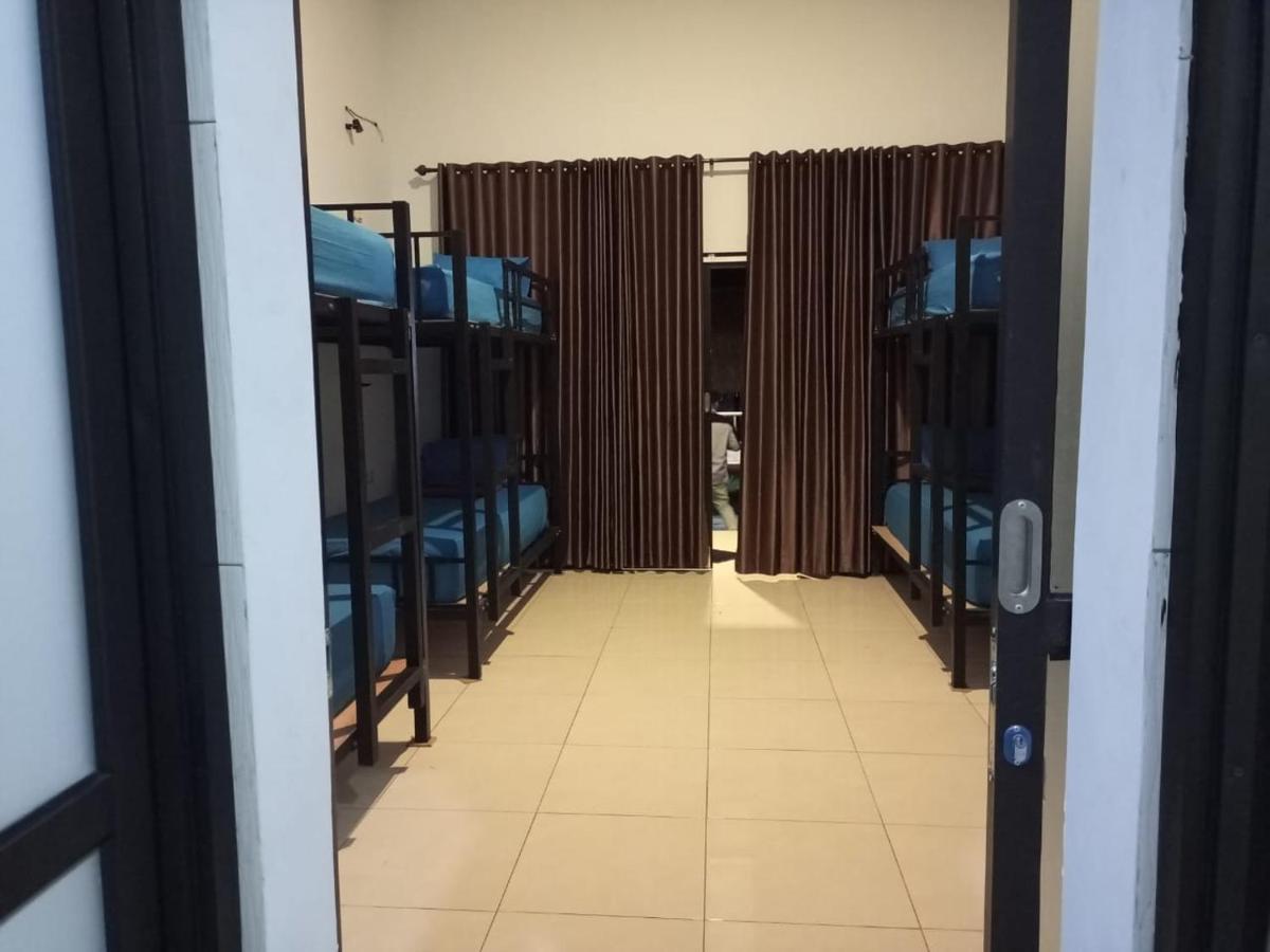 Simpang Hostel Kuta  외부 사진