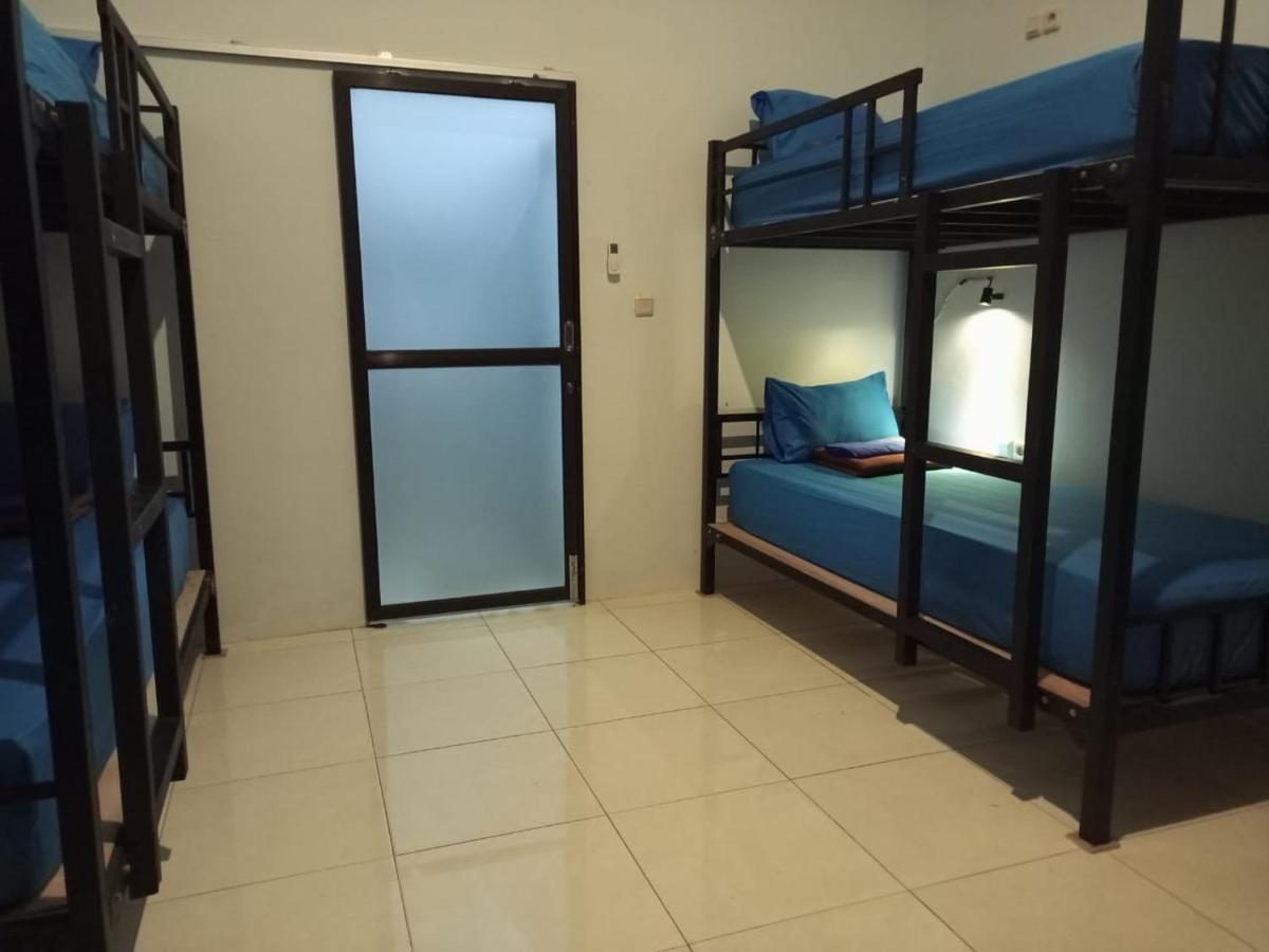 Simpang Hostel Kuta  외부 사진